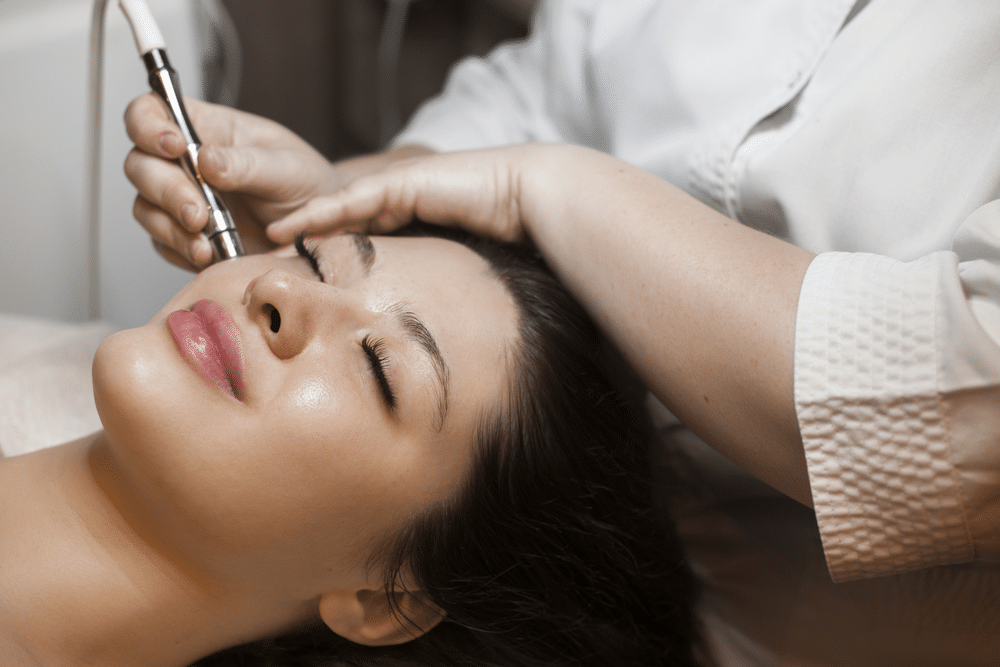 what does microneedling do